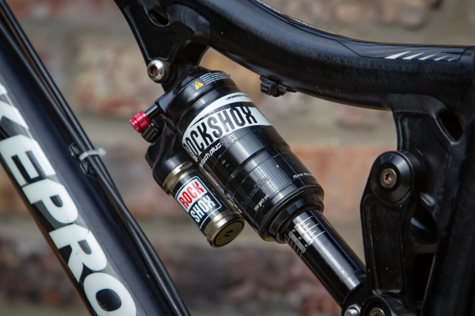 Second-hand MTB rear shocks including air and coil options for trail and downhill bikes
