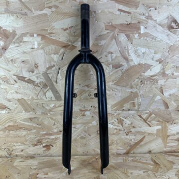 Rigid Steel Fork – Threaded Steerer, V-Brake Mounts 26" for sale in York, North Yorkshire by Recycle York on SHIFTA marketplace. Top quality second-hand bikes online.