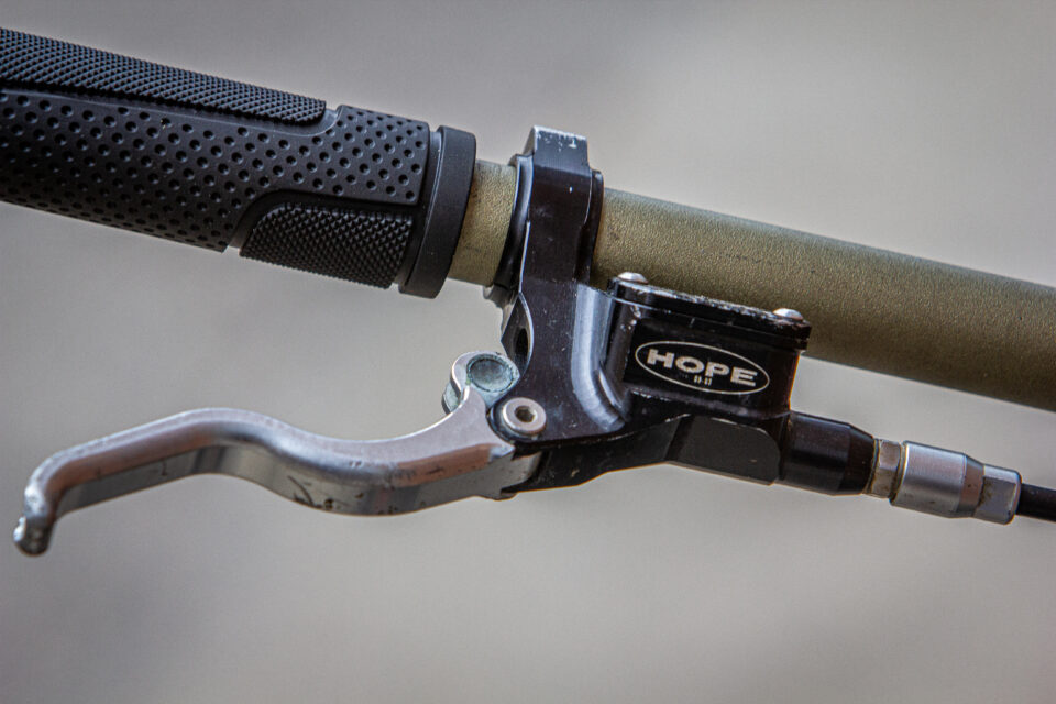 Second-hand brake levers for flat bars, drop bars and cantilever brakes