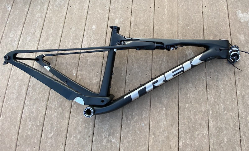 Lightweight used cross country MTB frame with race geometry
