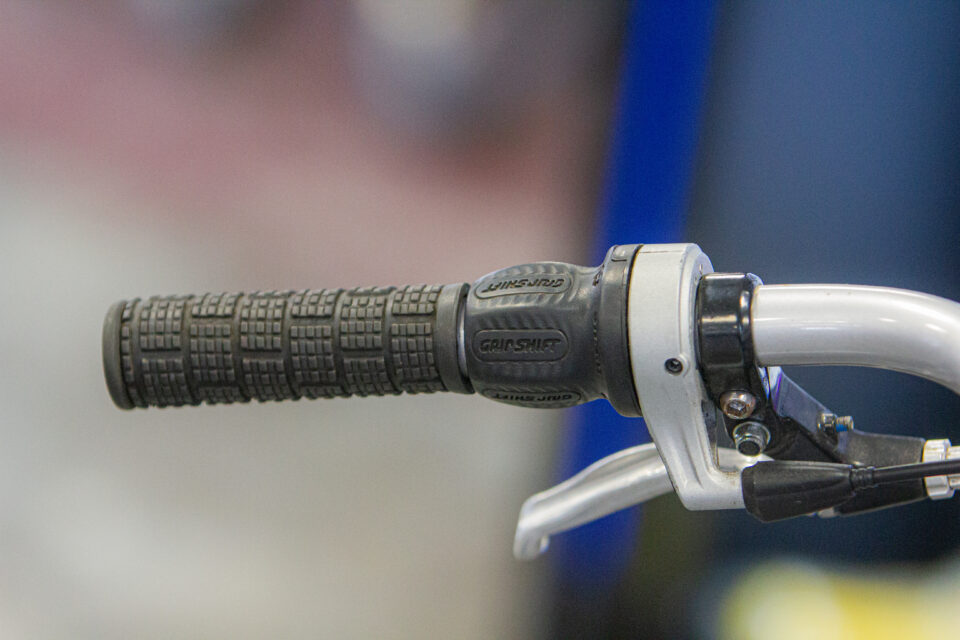 Second-hand grip shifters for kids’ bikes, hybrids and MTBs — twist gear changers