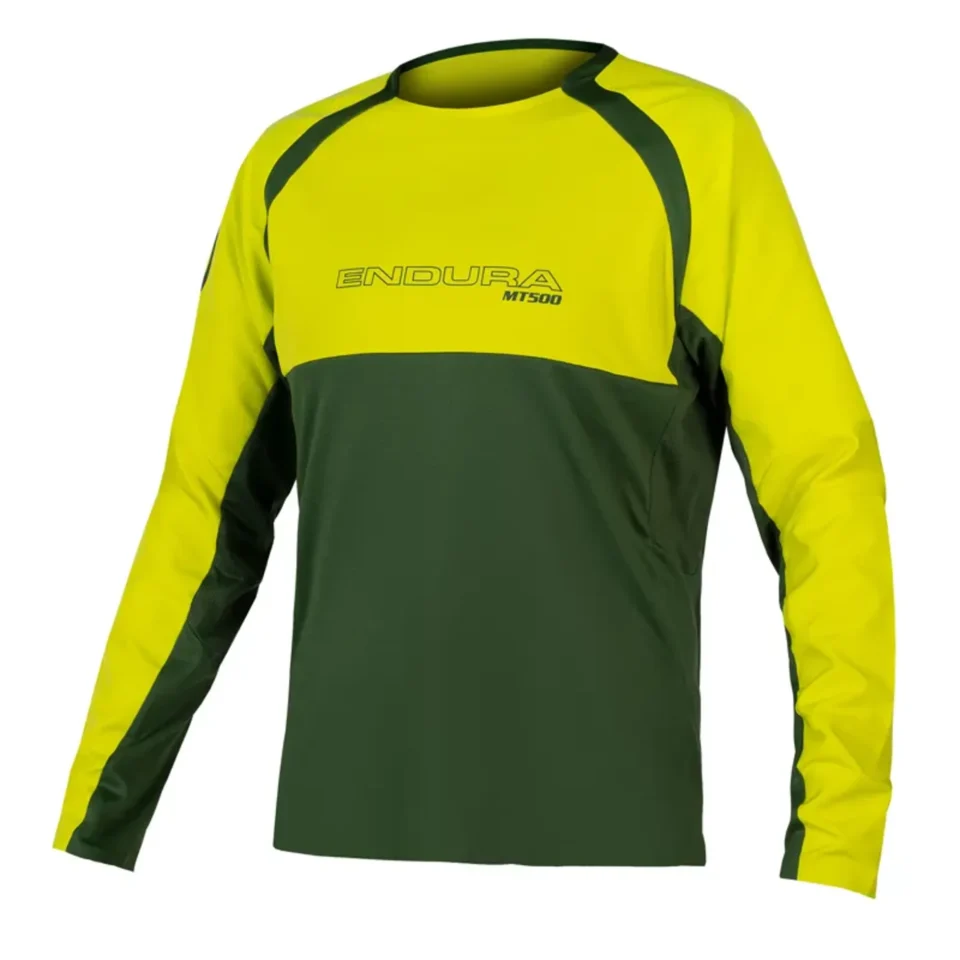Cyclist wearing breathable cycling jersey with pockets and fitted cut
