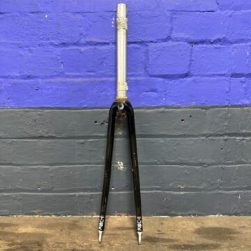 Columbus tusk carbon fork, 240mm straight steer tube,