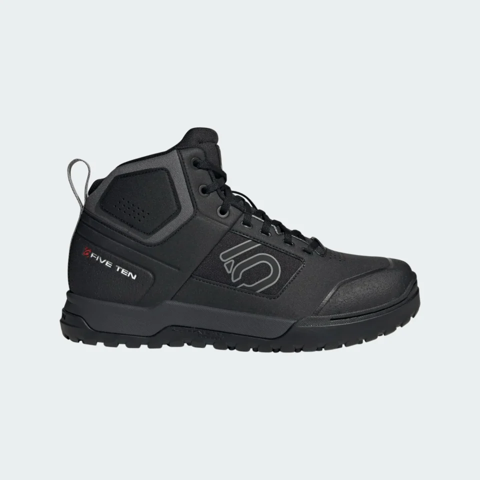 Road and MTB cycling shoes designed for performance and comfort