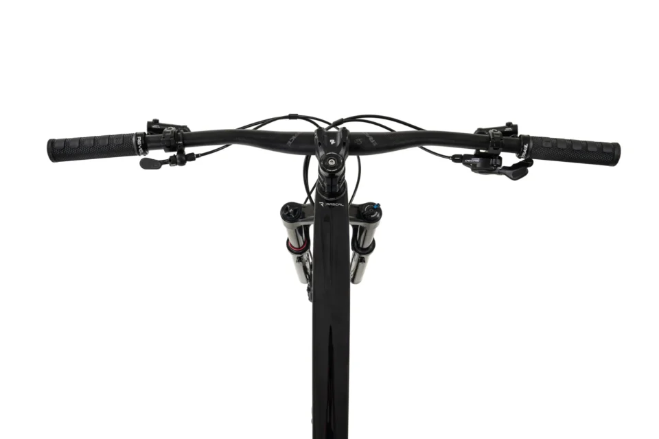 Bike cockpit with handlebars, stem and controls