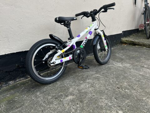 Frog 40 Kids Bike – White/Spotty – Grade C for sale in Yorkshire and The Humber by Club Bikes on SHIFTA marketplace. Top quality second-hand bikes online.