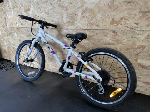 Frog 52 Kids Bike – White / Spotty - Grade C for sale in Yorkshire and The Humber by Club Bikes on SHIFTA marketplace. Top quality second-hand bikes online.