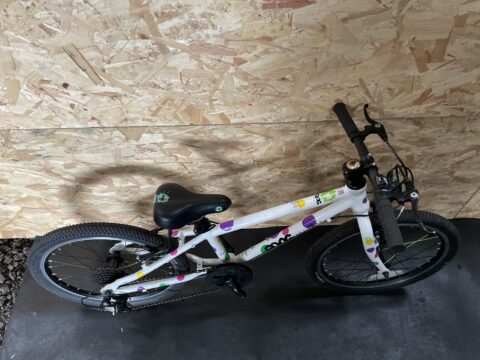 Frog 52 Kids Bike – White / Spotty - Grade C for sale in Yorkshire and The Humber by Club Bikes on SHIFTA marketplace. Top quality second-hand bikes online.