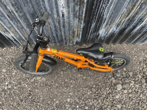 Frog 40 Kids Bike – Orange – Grade B for sale in Yorkshire and The Humber by Club Bikes on SHIFTA marketplace. Top quality second-hand bikes online.