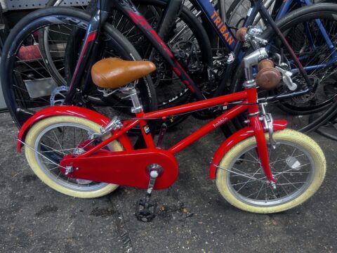 Bobbin moon bug kids bike 16” wheels amazing condition hardly used from new red for sale in Biggin hill by Pop In cycles on SHIFTA marketplace. Top quality second-hand bikes online.
