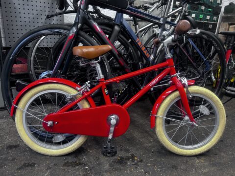 Bobbin moon bug kids bike 16” wheels amazing condition hardly used from new red for sale in Biggin hill by Pop In cycles on SHIFTA marketplace. Top quality second-hand bikes online.