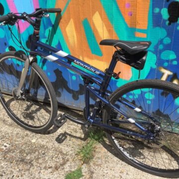 Montague navigator bike hybrid folder 9 speed new parts unisex commuter 700C for sale in Biggin hill by Pop In cycles on SHIFTA marketplace. Top quality second-hand bikes online.