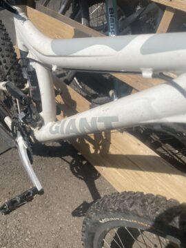 2000s giant full sus for sale in York, North Yorkshire by Recycle York on SHIFTA marketplace. Top quality second-hand bikes online.