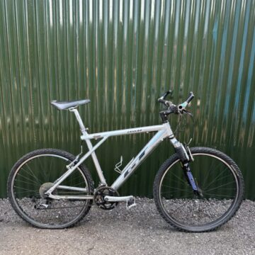 GT Zaskar, 20.5” frame, 26” wheels, Shimano Deore XT groupset for sale in York, North Yorkshire by Recycle York on SHIFTA marketplace. Top quality second-hand bikes online.