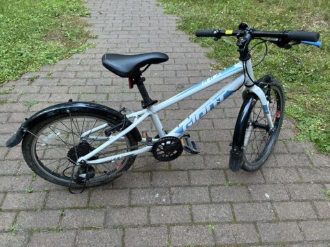 Giant ARX 20 Kids bike for sale in Yorkshire and The Humber by Sarah on SHIFTA marketplace. Top quality second-hand bikes online.