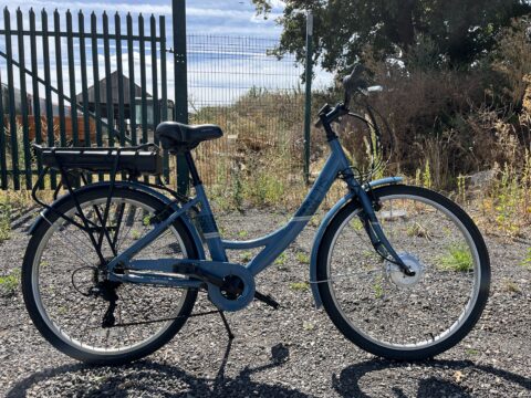 Apollo Metis Electric Bike – Medium – 6 Speed Shimano, 3-Level Pedal Assist for sale in Yorkshire and The Humber by SHIFTA Verified on SHIFTA marketplace. Top quality second-hand bikes online.