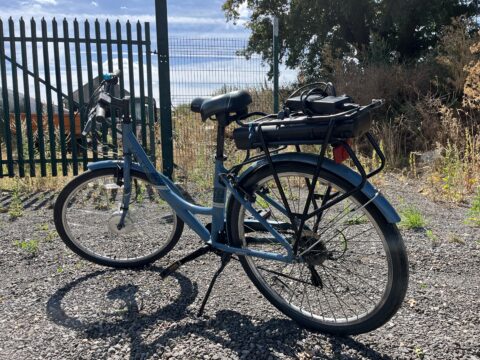 Apollo Metis Electric Bike – Medium – 6 Speed Shimano, 3-Level Pedal Assist for sale in Yorkshire and The Humber by SHIFTA Verified on SHIFTA marketplace. Top quality second-hand bikes online.