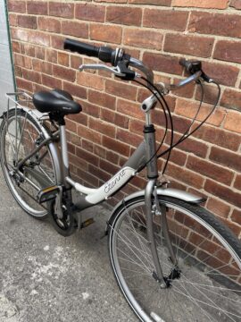 Apollo etienna- women hybrid for sale in York, North Yorkshire by Recycle York on SHIFTA marketplace. Top quality second-hand bikes online.