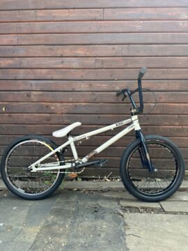 KHE Machete Lite Daniel Dhers Signature BMX – KHE Mac Tyres – 3 Piece Cranks – F for sale in Woking by T77BMX on SHIFTA marketplace. Top quality second-hand bikes online.