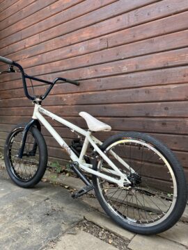 KHE Machete Lite Daniel Dhers Signature BMX – KHE Mac Tyres – 3 Piece Cranks – F for sale in Woking by T77BMX on SHIFTA marketplace. Top quality second-hand bikes online.