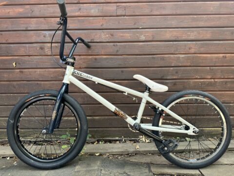 KHE Machete Lite Daniel Dhers Signature BMX – KHE Mac Tyres – 3 Piece Cranks – F for sale in Woking by T77BMX on SHIFTA marketplace. Top quality second-hand bikes online.