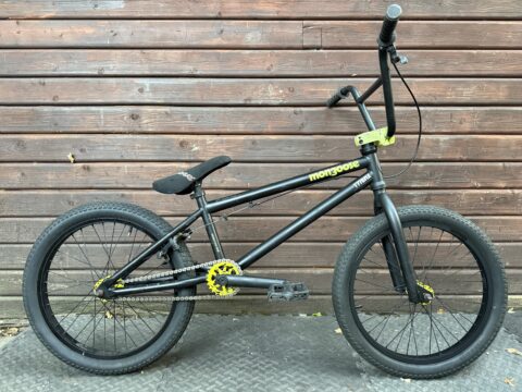 Mongoose BMX – Yellow Custom Paintsplatter – 3 Piece Cranks - Half link chain for sale in Woking by T77BMX on SHIFTA marketplace. Top quality second-hand bikes online.