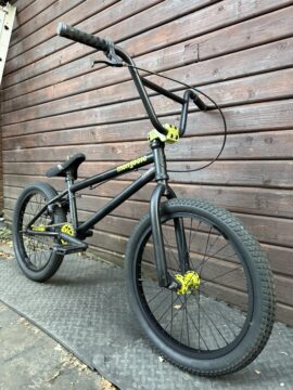 Mongoose BMX – Yellow Custom Paintsplatter – 3 Piece Cranks - Half link chain for sale in Woking by T77BMX on SHIFTA marketplace. Top quality second-hand bikes online.