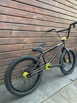 Mongoose BMX – Yellow Custom Paintsplatter – 3 Piece Cranks - Half link chain for sale in Woking by T77BMX on SHIFTA marketplace. Top quality second-hand bikes online.