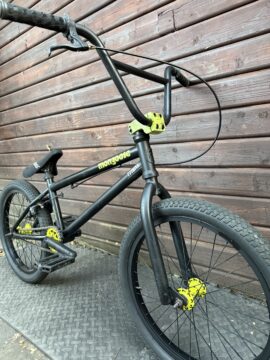 Mongoose BMX – Yellow Custom Paintsplatter – 3 Piece Cranks - Half link chain for sale in Woking by T77BMX on SHIFTA marketplace. Top quality second-hand bikes online.