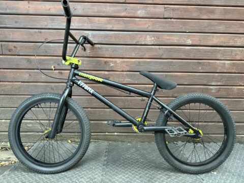 Mongoose BMX – Yellow Custom Paintsplatter – 3 Piece Cranks - Half link chain for sale in Woking by T77BMX on SHIFTA marketplace. Top quality second-hand bikes online.