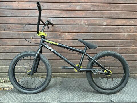 Mongoose BMX – Yellow Custom Paintsplatter – 3 Piece Cranks - Half link chain for sale in Woking by T77BMX on SHIFTA marketplace. Top quality second-hand bikes online.