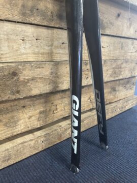 Giant defy 700c carbon ridged forks for sale in York, North Yorkshire by Recycle York on SHIFTA marketplace. Top quality second-hand bikes online.
