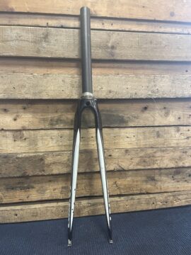 Giant defy 700c carbon ridged forks for sale in York, North Yorkshire by Recycle York on SHIFTA marketplace. Top quality second-hand bikes online.