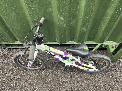 Frog 40 Kids Bike – White/Spotty – Grade C for sale in Yorkshire and The Humber by Bike Club on SHIFTA marketplace. Top quality second-hand bikes online.